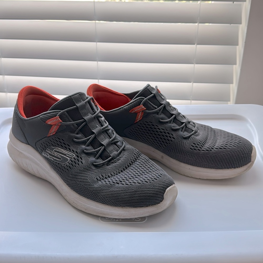 Skechers Tennis Shoes - Size 8